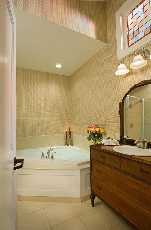 Lake Opechee Inn And Spa Laconia Bagian luar foto